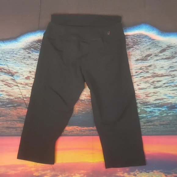 Spanx black legging capris size small - Picture 4 of 4